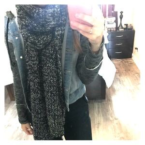 Brandy Melville Scarf